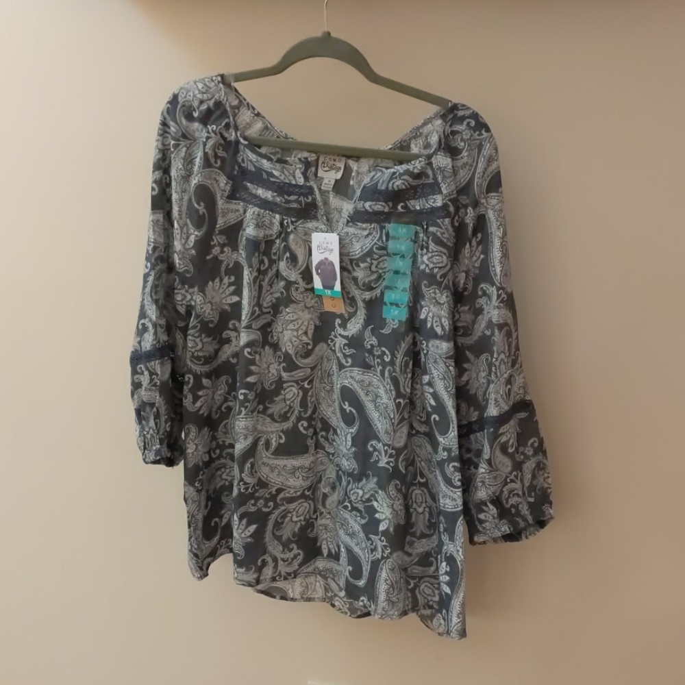 Size 1X plus size Bohemian paisley top